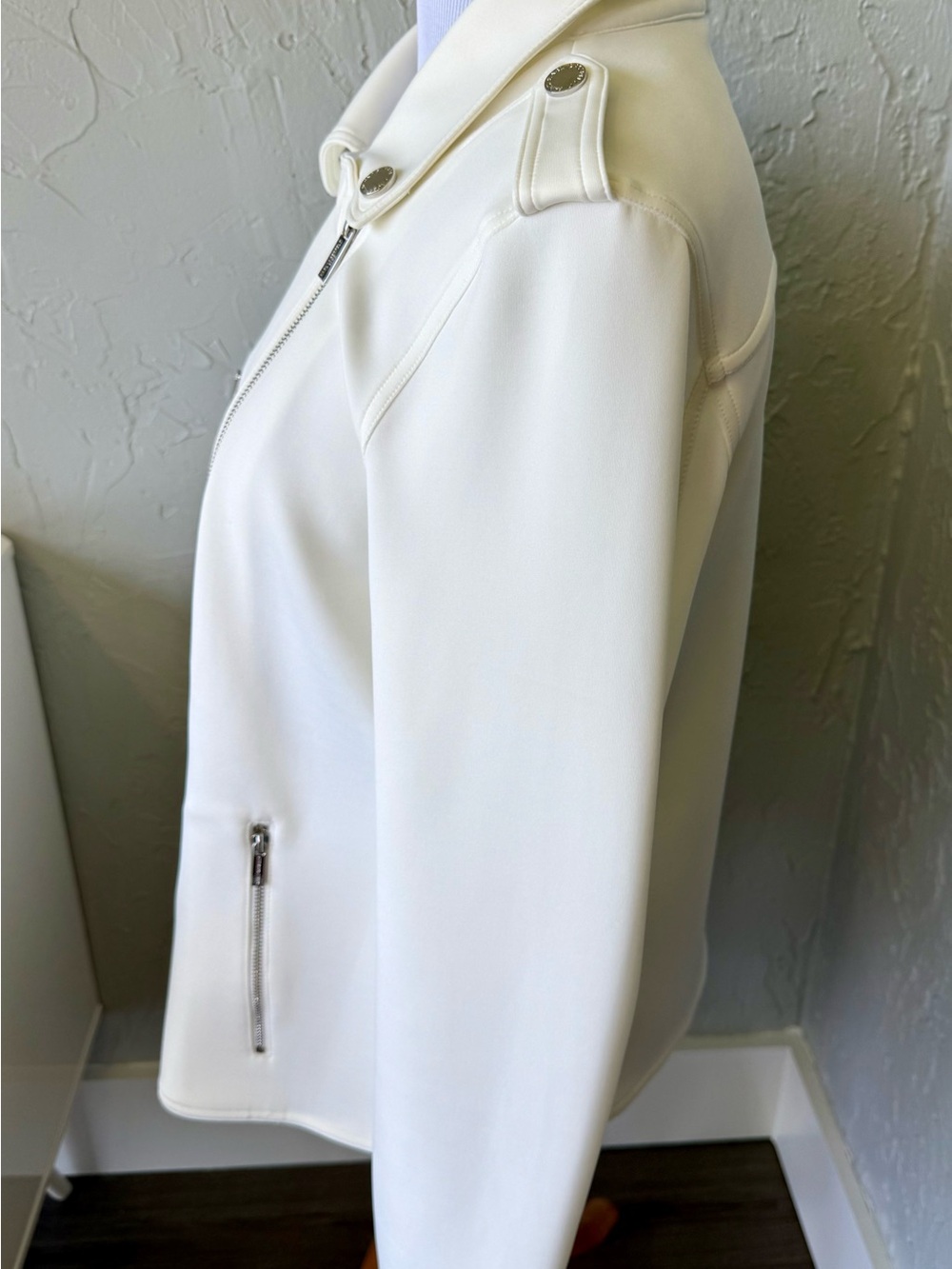 NWT, Karl Legerdeld Women's White Zip Moto Jacket - Picture 3 of 9